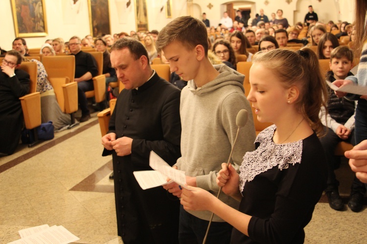 Zawierzenie Ruchu Światło - Życie diecezji łowickiej na Jasnej Górze