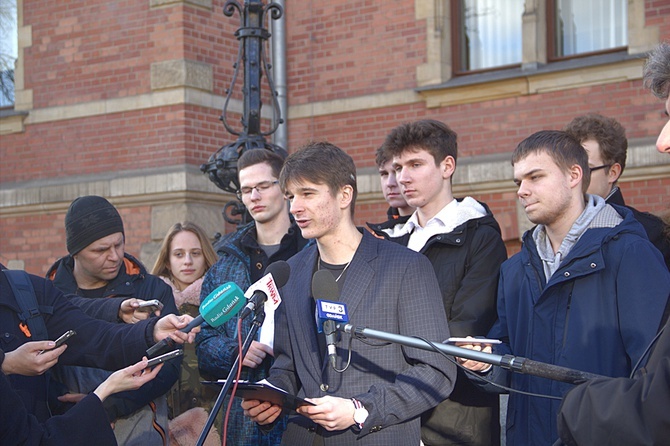 Protest młodzieży przeciwko programowi "Zdrovve Love"