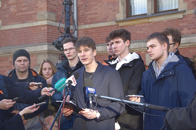 Protest młodzieży przeciwko programowi "Zdrovve Love"