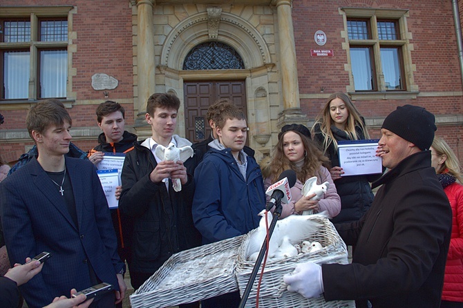 Protest młodzieży przeciwko programowi "Zdrovve Love"