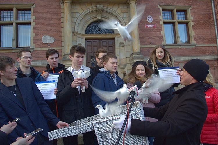 Protest młodzieży przeciwko programowi "Zdrovve Love"