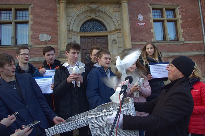 Protest młodzieży przeciwko programowi "Zdrovve Love"