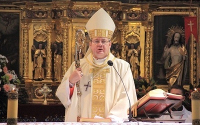 Abp Adamczyk był nuncjuszem w Liberii, Gambii i Sierra Leone, a także w Panamie.