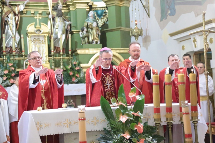 Bierzmowanie w Borzęcinie Górnym