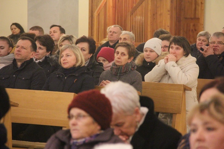 Borki. Poświęcenie witraży