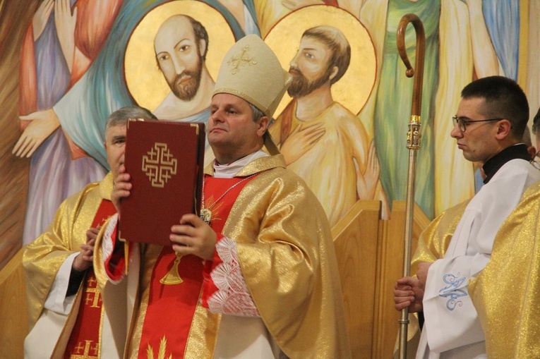 Borki. Poświęcenie witraży