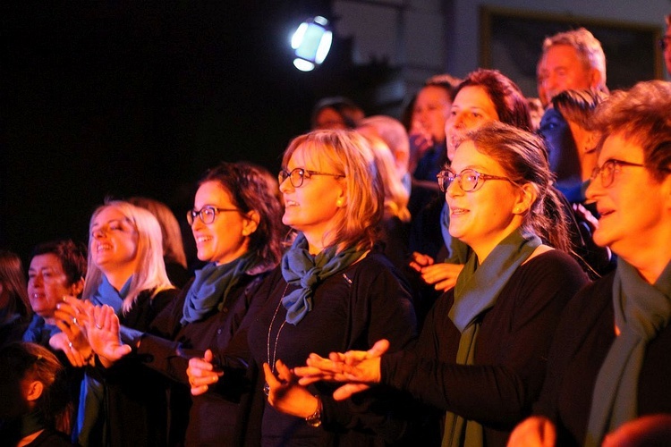 Bielski Chór Gospel dla Zimbabwe w kościele ewangelickim w Starym Bielsku