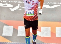 ▲	Nowosolanin prowadzi własną kancelarię adwokacką. Prywatnie jest mężem i ojcem dwojga dzieci. Na zdjęciu: nowojorski maraton. 