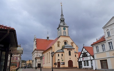 Świątynia znajduje się  w zachodniej części  pl. J. Wejhera.