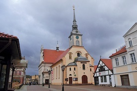 Świątynia znajduje się  w zachodniej części  pl. J. Wejhera.