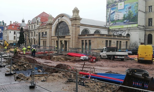 Katowice. Ulica Dworcowa zamknięta dla ruchu. Przebudowa centrum miasta weszła w kolejną fazę