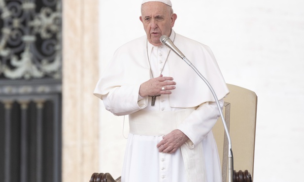 Papież wyraził bliskość z chorymi na koronawirusa