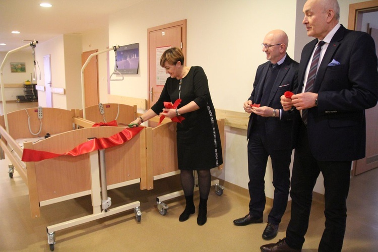 Nowe łóżka dla Hospicjum św. Jana Pawła II od Grupy Lotos