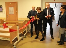 Nowe łóżka dla Hospicjum św. Jana Pawła II od Grupy Lotos