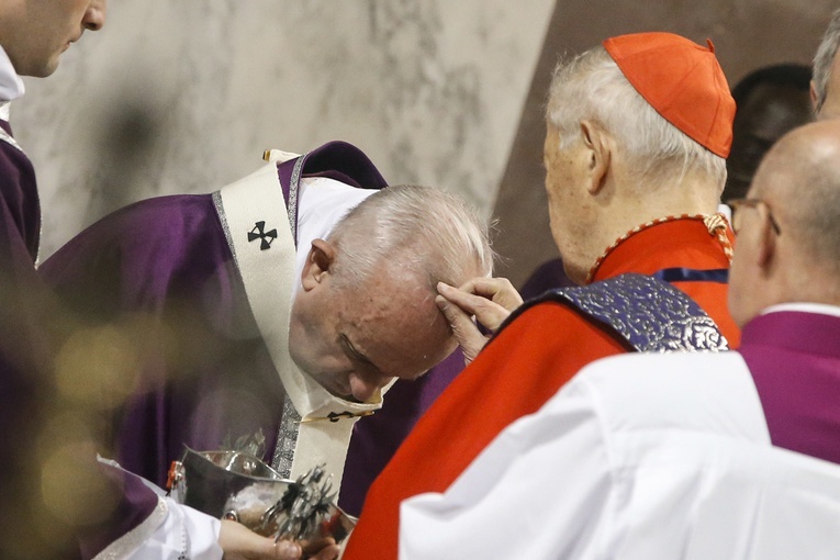 Franciszek: Popiół na naszych głowach przypomina nam o drodze od życia do prochu i od prochu do życia