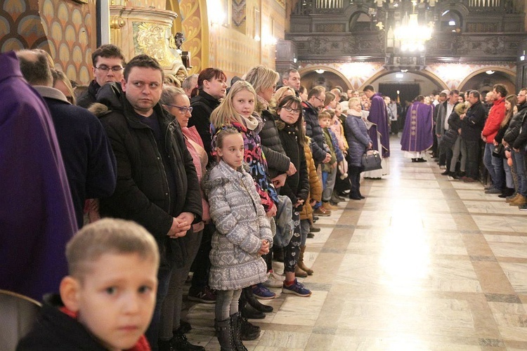 Środa Popielcowa w konkatedrze Narodzenia NMP w Żywcu