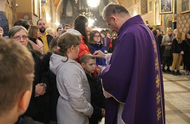 Środa Popielcowa w konkatedrze Narodzenia NMP w Żywcu