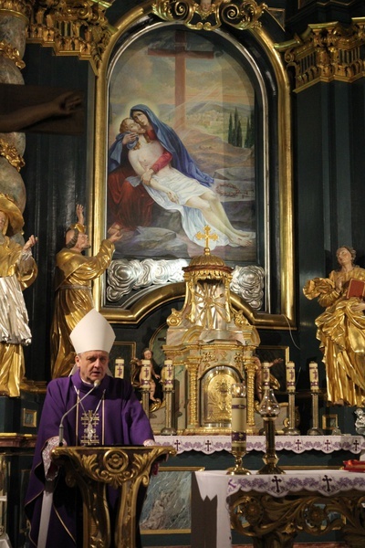 Środa Popielcowa w konkatedrze Narodzenia NMP w Żywcu