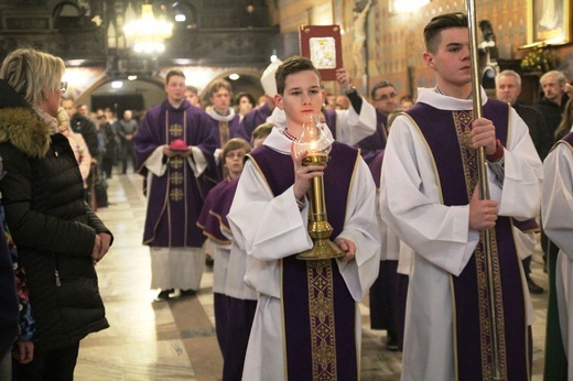 Środa Popielcowa w konkatedrze Narodzenia NMP w Żywcu