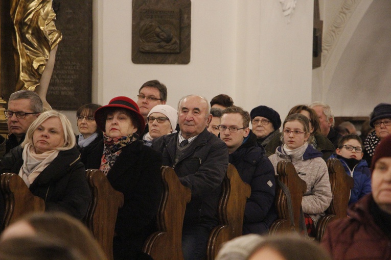 Środa Popielcowa w łowickiej katedrze