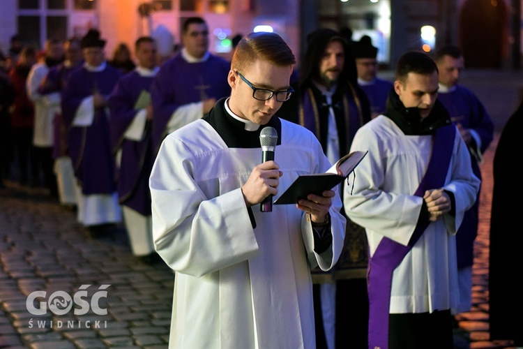 Procesja pokutna i Msza św. z obrzędem posypania głów popiołem