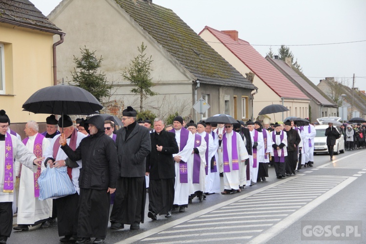 Ostatnie pożegnanie ks. Zbigniewa Cieszkowskiego w Trzebiszewie