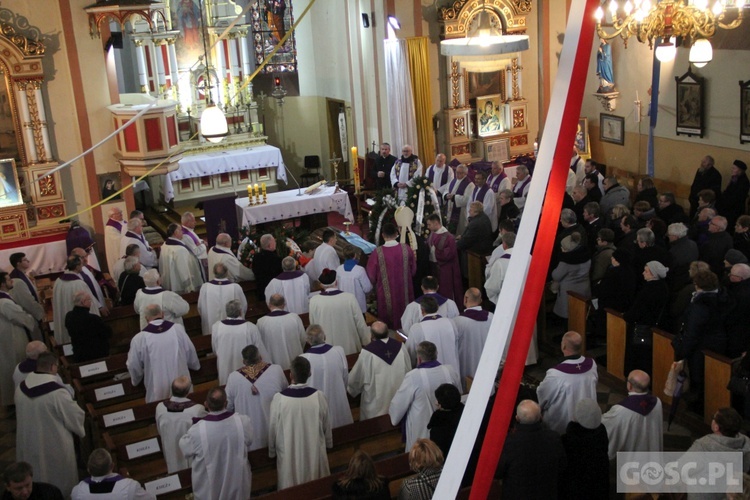 Ostatnie pożegnanie ks. Zbigniewa Cieszkowskiego w Trzebiszewie