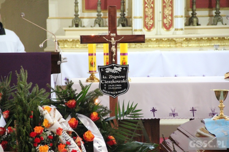 Ostatnie pożegnanie ks. Zbigniewa Cieszkowskiego w Trzebiszewie
