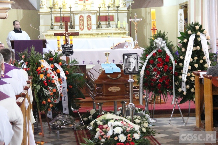 Ostatnie pożegnanie ks. Zbigniewa Cieszkowskiego w Trzebiszewie