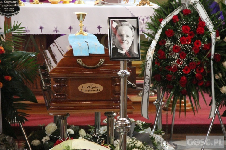 Ostatnie pożegnanie ks. Zbigniewa Cieszkowskiego w Trzebiszewie