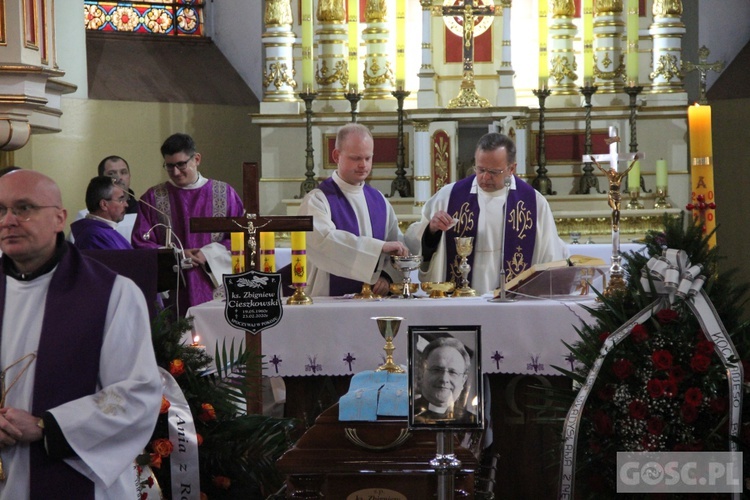 Ostatnie pożegnanie ks. Zbigniewa Cieszkowskiego w Trzebiszewie