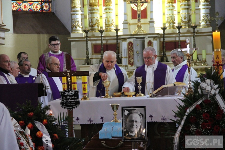 Ostatnie pożegnanie ks. Zbigniewa Cieszkowskiego w Trzebiszewie