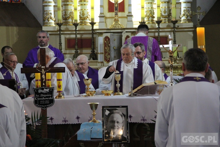 Ostatnie pożegnanie ks. Zbigniewa Cieszkowskiego w Trzebiszewie