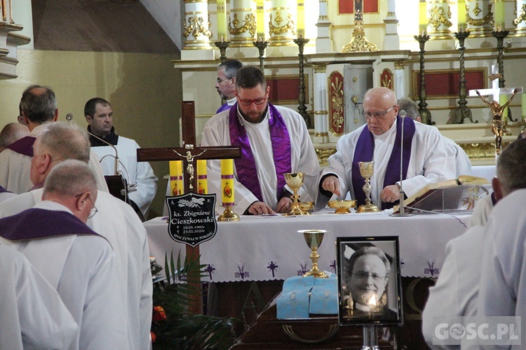 Ostatnie pożegnanie ks. Zbigniewa Cieszkowskiego w Trzebiszewie