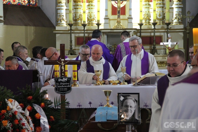 Ostatnie pożegnanie ks. Zbigniewa Cieszkowskiego w Trzebiszewie