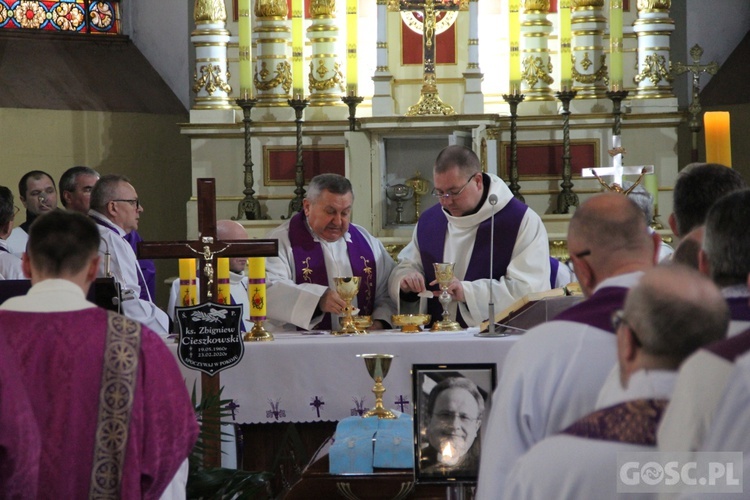 Ostatnie pożegnanie ks. Zbigniewa Cieszkowskiego w Trzebiszewie