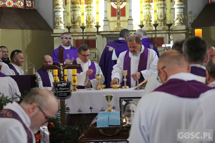 Ostatnie pożegnanie ks. Zbigniewa Cieszkowskiego w Trzebiszewie