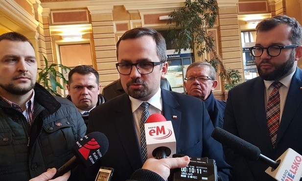 Bielsko-Biała. Miasto jest na trasie szybkiej linii kolejowej do Centralnego Portu Komunikacyjnego