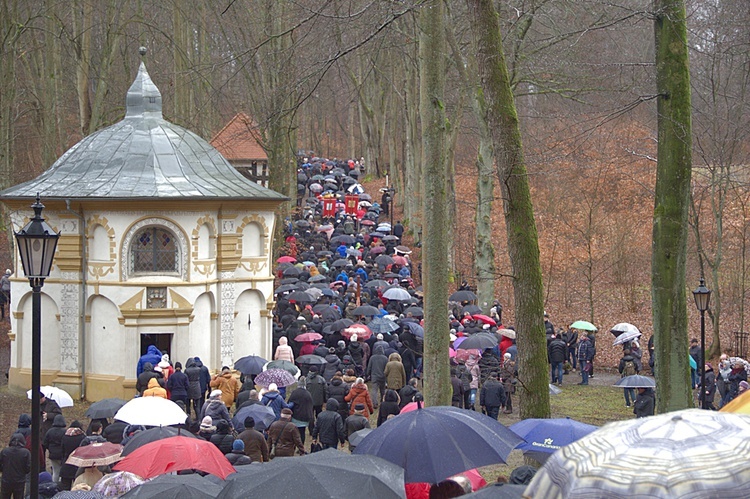 Pierwsza Droga Krzyżowa w archidiecezji gdańskiej