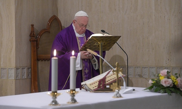 Papież odprawił Mszę św. ale odwołał audiencje