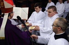 Bp Muskus do lektorów i akolitów: Tak bardzo Kościół dziś potrzebuje ewangelicznej radości!