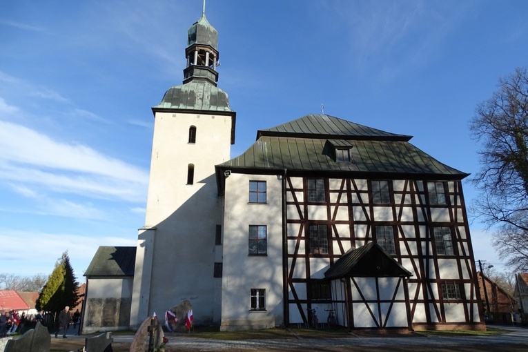 Tablica Kresowian w Starych Drzewcach