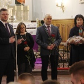 W imieniu fundacji nagrodę oraz gratulacje od Jerzego Zawodnika odebrała inicjatorka festiwalu Ewa Gęga-Ossowska (z prawej). Obok stoją Paweł Puton, Marta Trojanowska i Grażyna Kuncewicz.