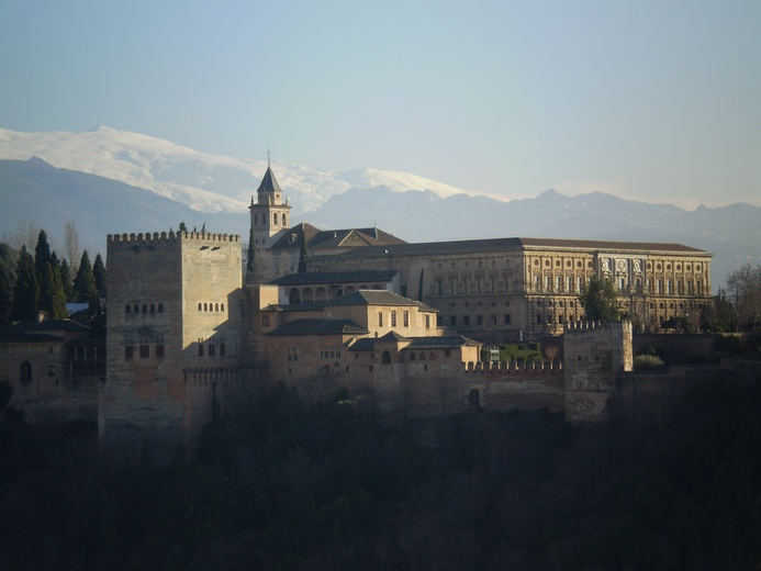 Alhabra, w tle Sierra Nevada