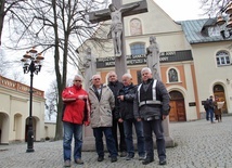 Góra Świętej Anny. 80-latek z Rydułtów dotarł tu pieszo po raz 400!