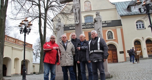 Góra Świętej Anny. 80-latek z Rydułtów dotarł tu pieszo po raz 400!