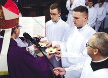 – Nie pozwólcie odebrać sobie radości spotkania z Panem i przyprowadzania ludzi do Jego stołu – mówił w homilii bp Muskus.