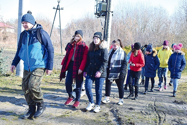 Druhowie przemierzali okolicę, poznając bohaterów i harcerskich patronów.