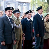 ◄	Odsłonięcie obelisku upamiętniającego niezłomnych w Kwidzynie 17 września 2015 roku. Pan Jan pierwszy z lewej.