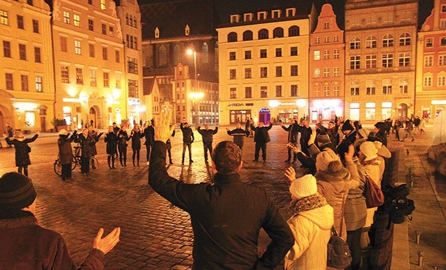 Ruch „Katolicy na Ulicy” jest inicjatorem także innych dzieł, między innymi Weekendu Ewangelizacyjnego „Ochrzczeni Ogniem”, którego 3. edycja odbywać się będzie  od 19 do 21 czerwca.